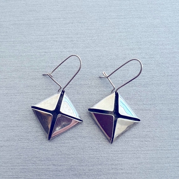 STERLING SILVER - studs pyramid earrings in the style of Hermes Medor - Picture 1 of 3